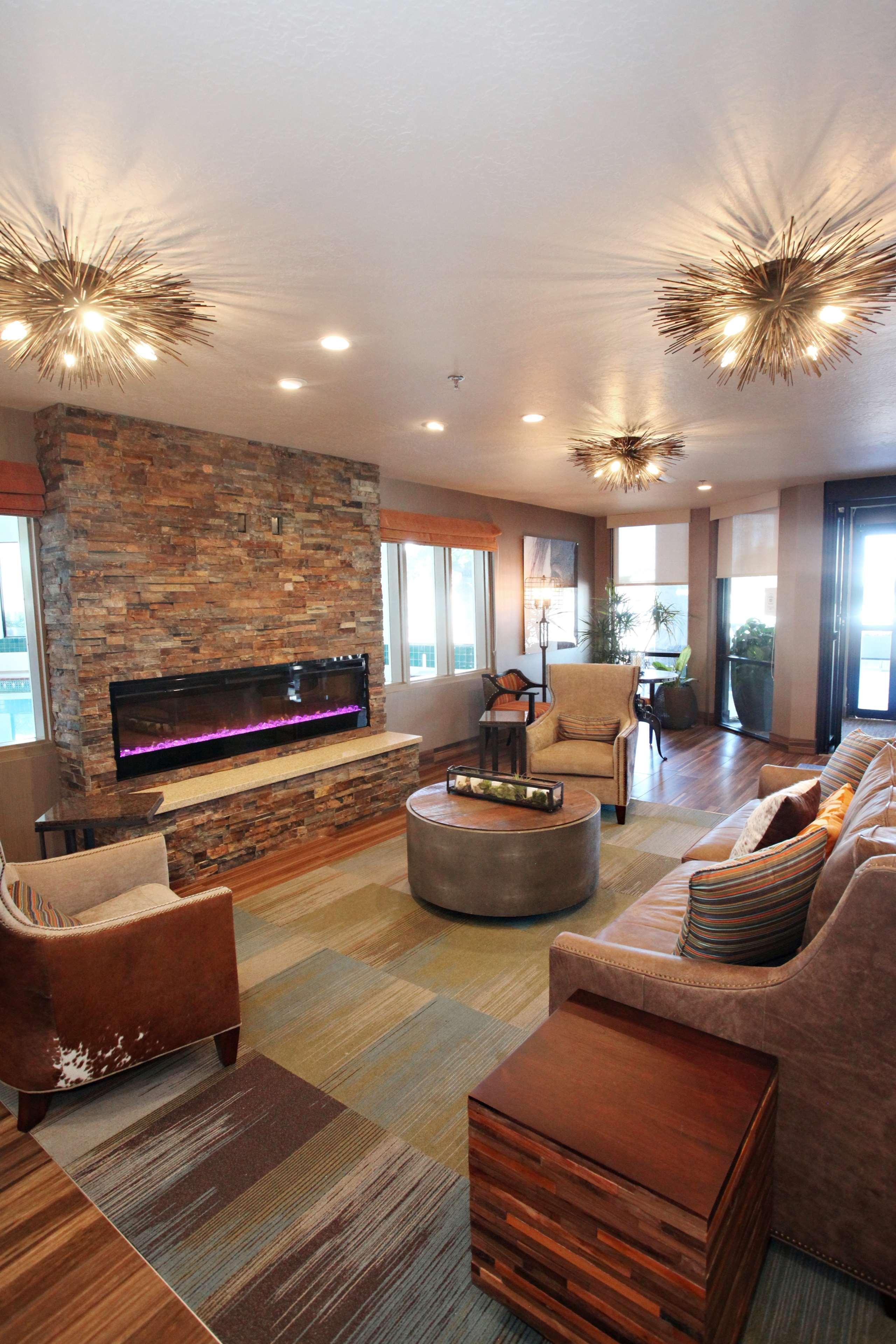 Western Cottontree 3* Idaho Falls